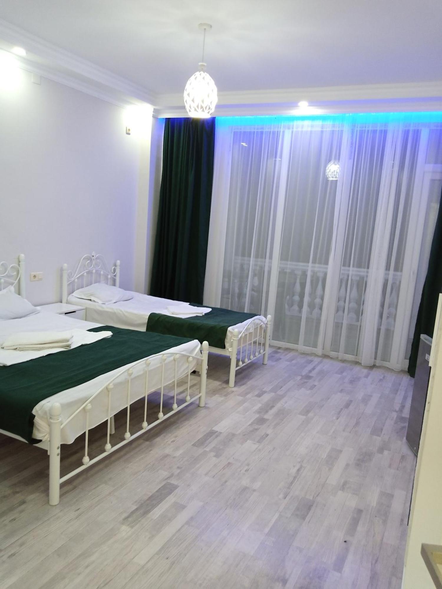 Geno Guest House كفارياتي الغرفة الصورة
