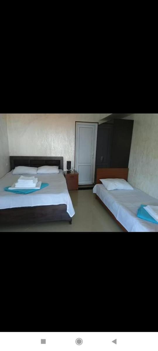Geno Guest House كفارياتي الغرفة الصورة