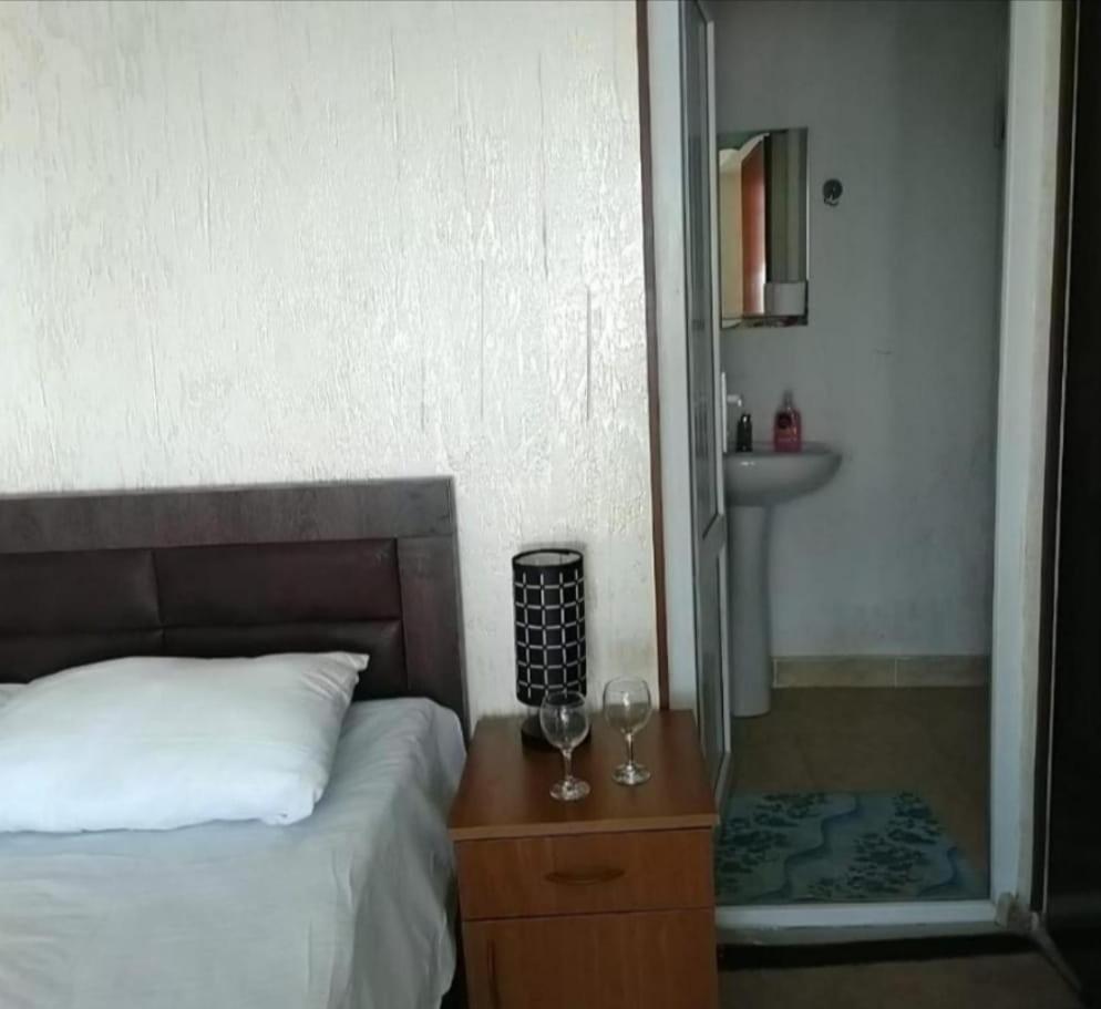 Geno Guest House كفارياتي الغرفة الصورة