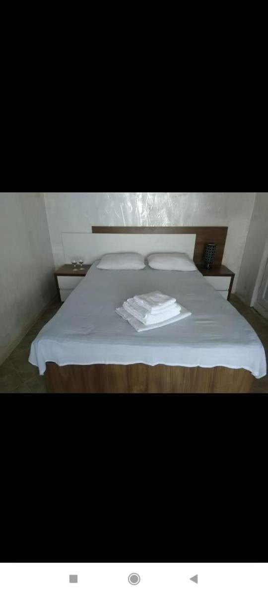 Geno Guest House كفارياتي الغرفة الصورة