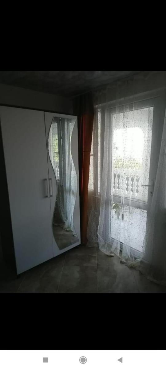Geno Guest House كفارياتي الغرفة الصورة