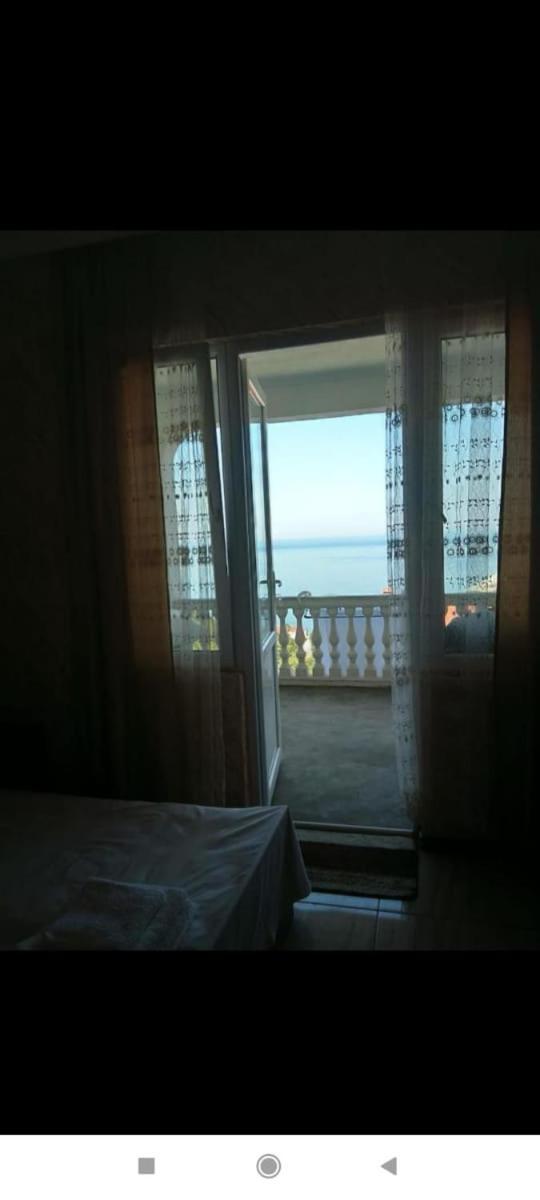 Geno Guest House كفارياتي الغرفة الصورة