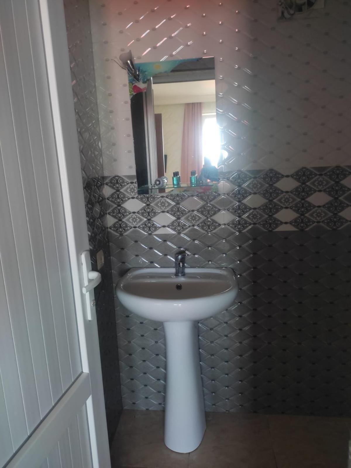 Geno Guest House كفارياتي الغرفة الصورة