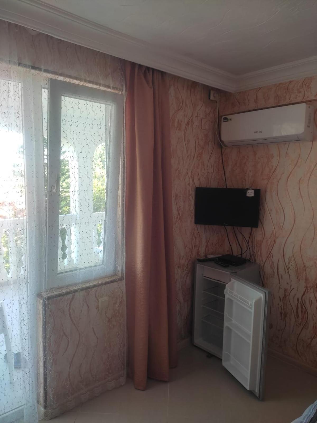 Geno Guest House كفارياتي الغرفة الصورة